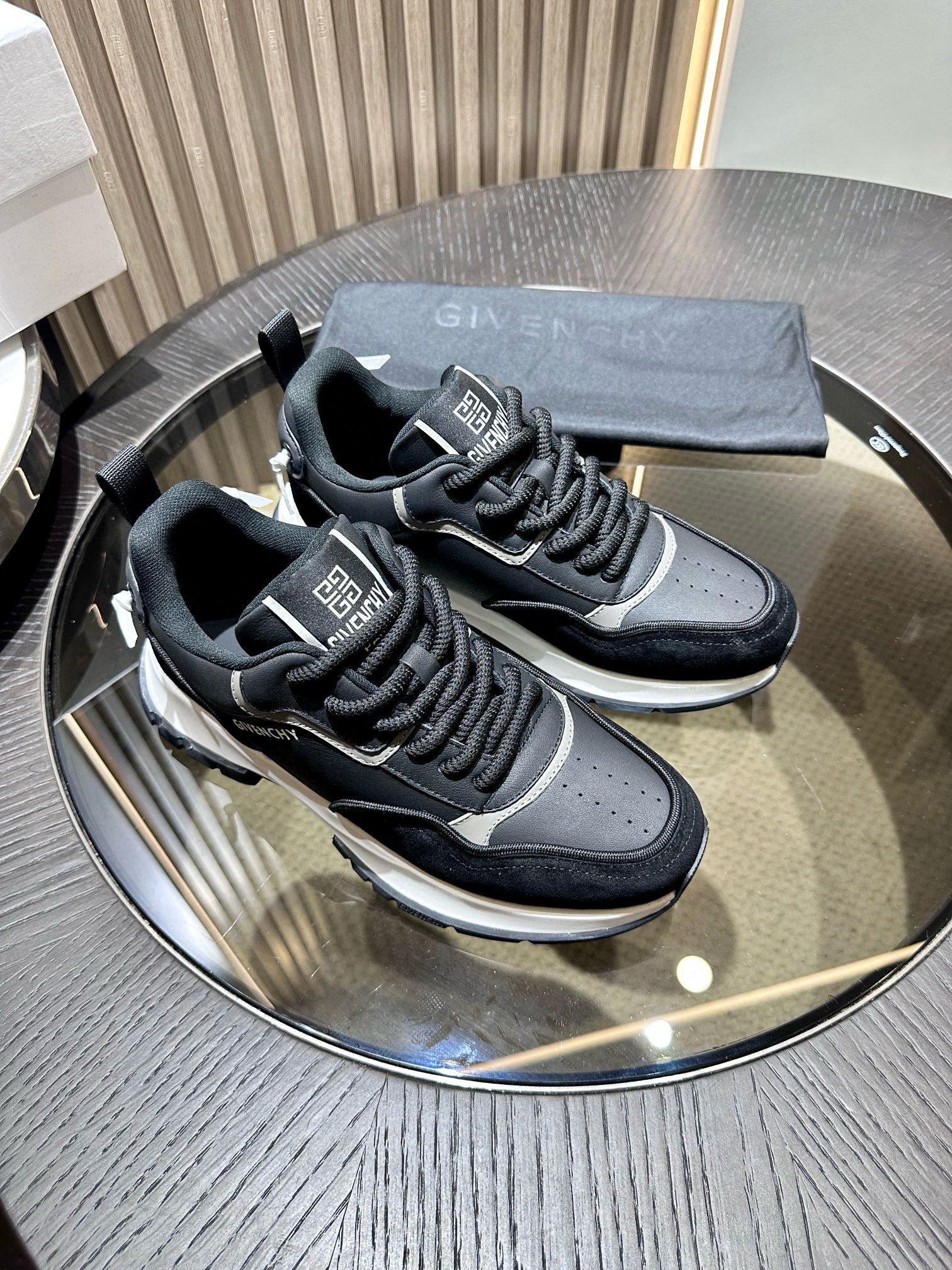 지방시 Givenchy 스니커즈