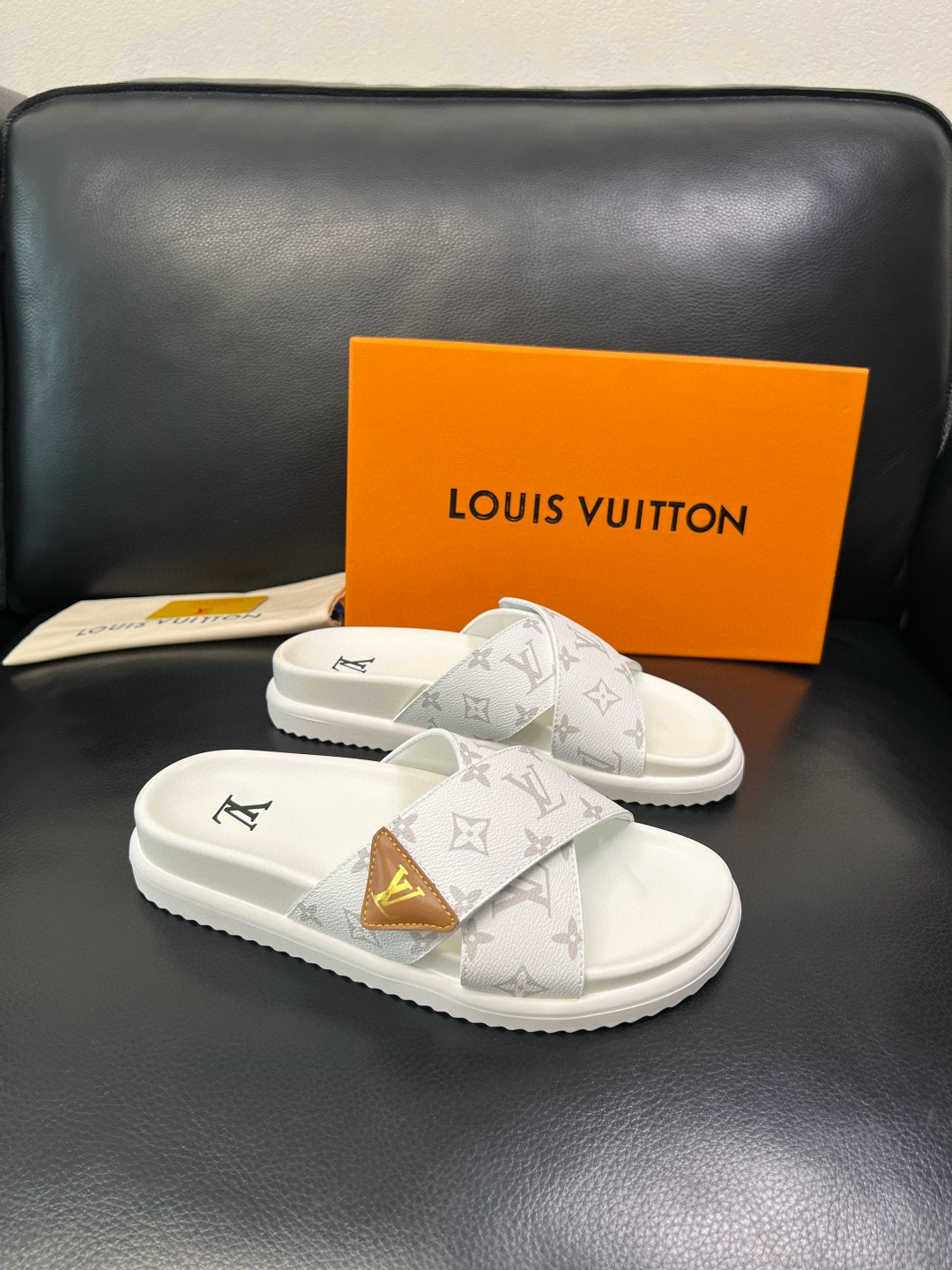 루이비통 Louis Vuitton 슬리퍼