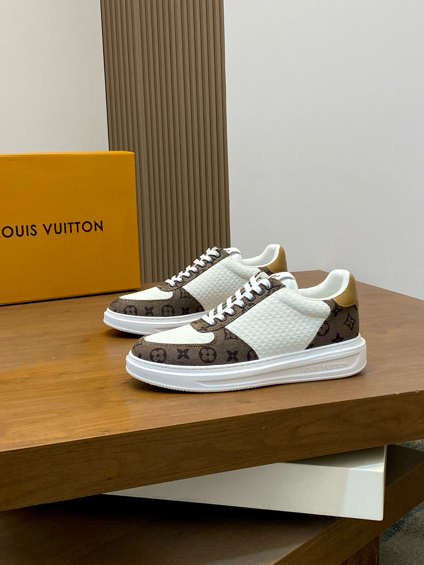 루이비통 Louis Vuitton 스니커즈