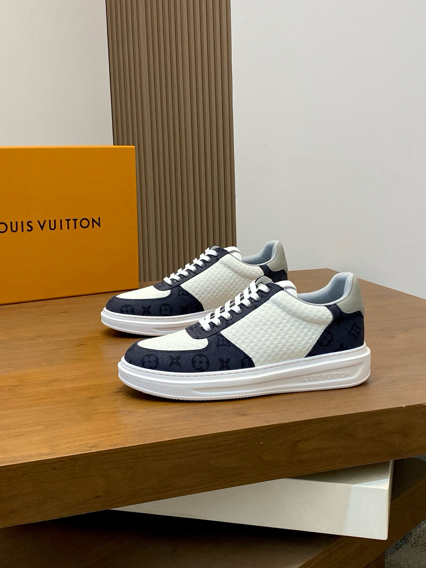 루이비통 Louis Vuitton 스니커즈