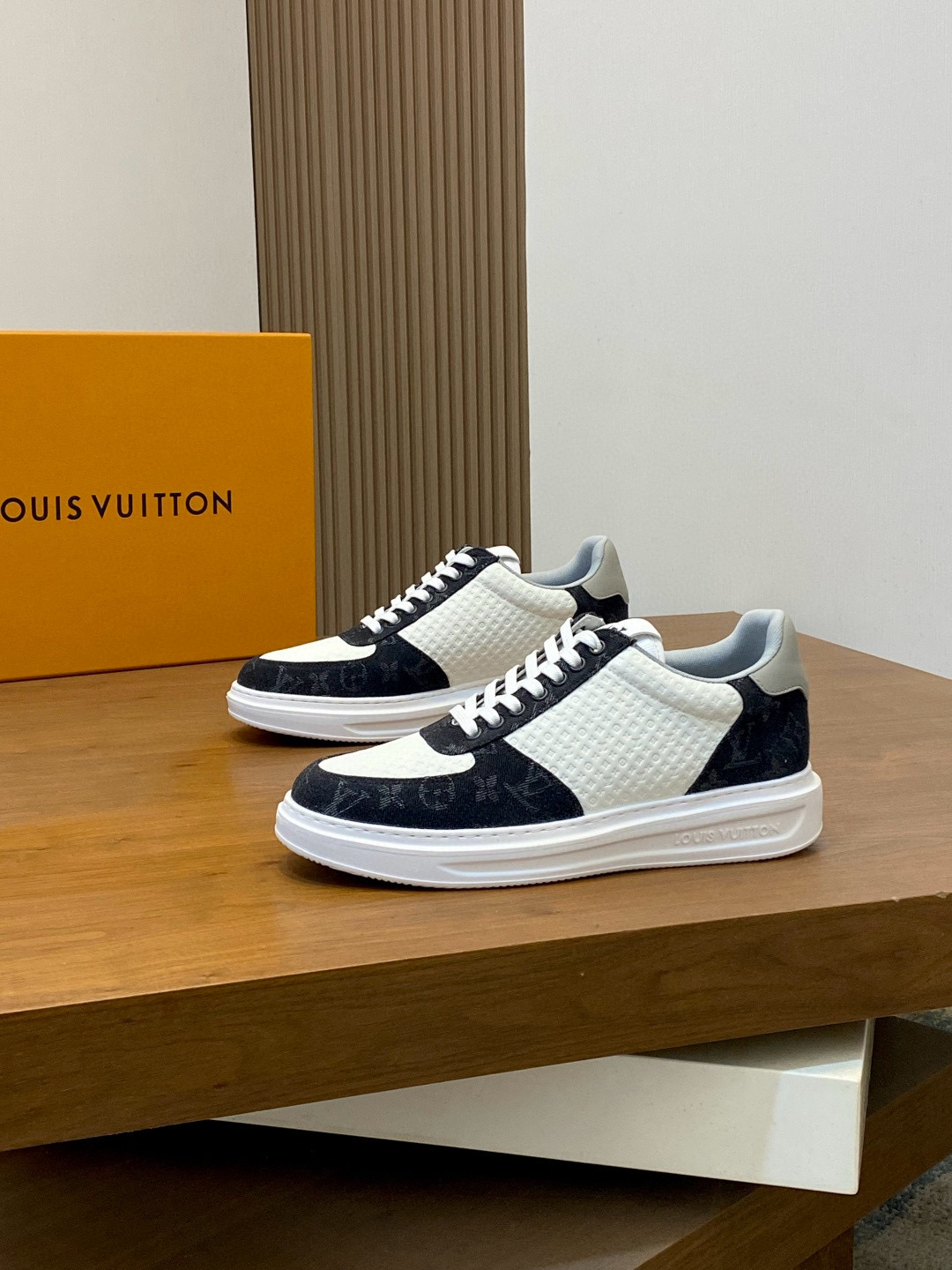 루이비통 Louis Vuitton 스니커즈