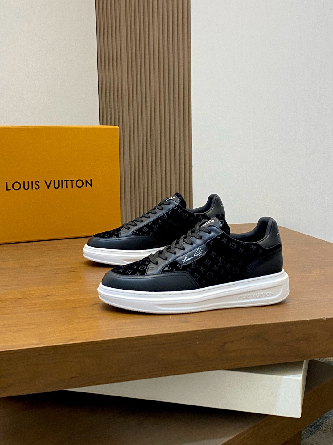 루이비통 Louis Vuitton 스니커즈