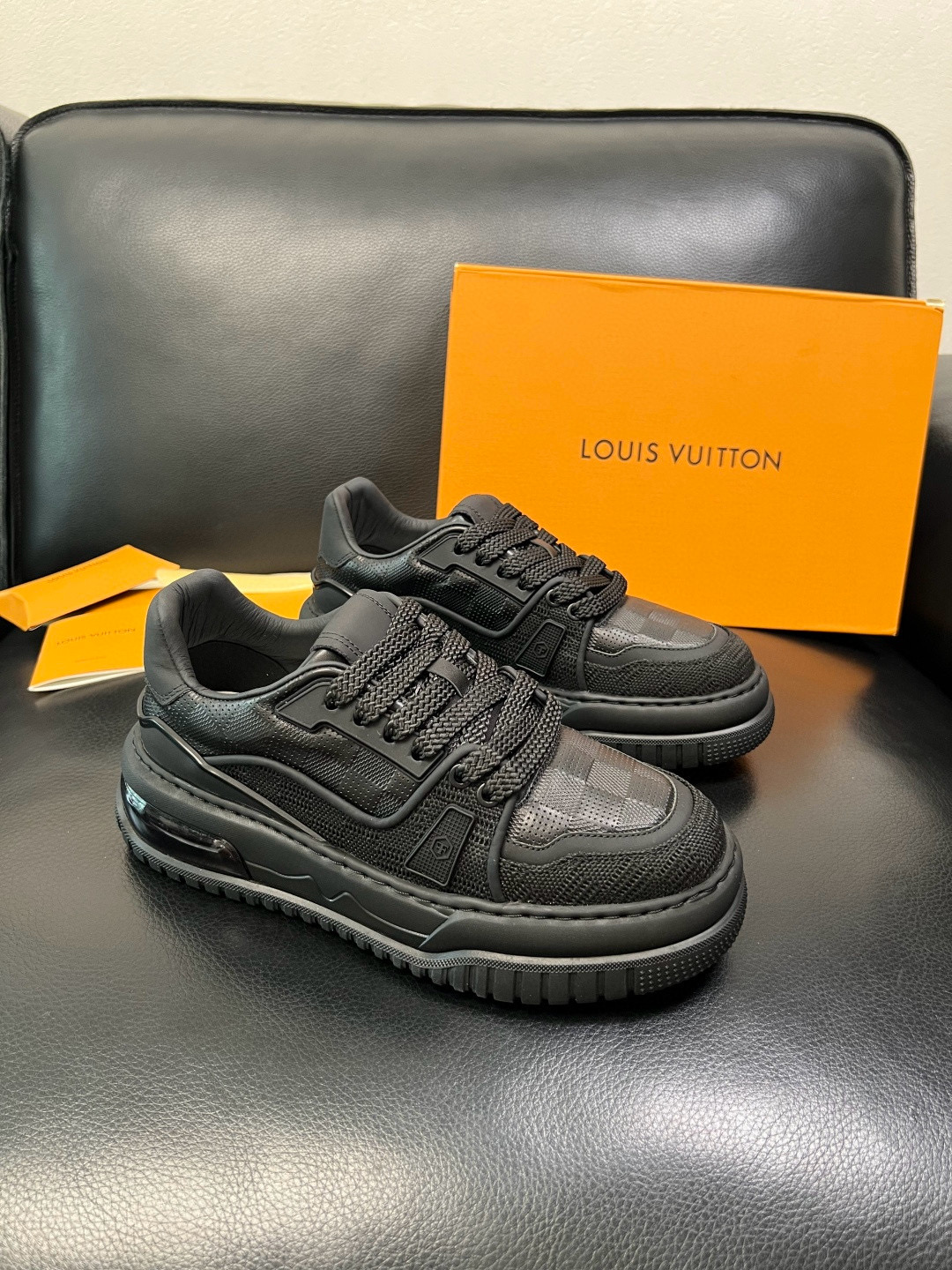 루이비통 Louis Vuitton 스니커즈