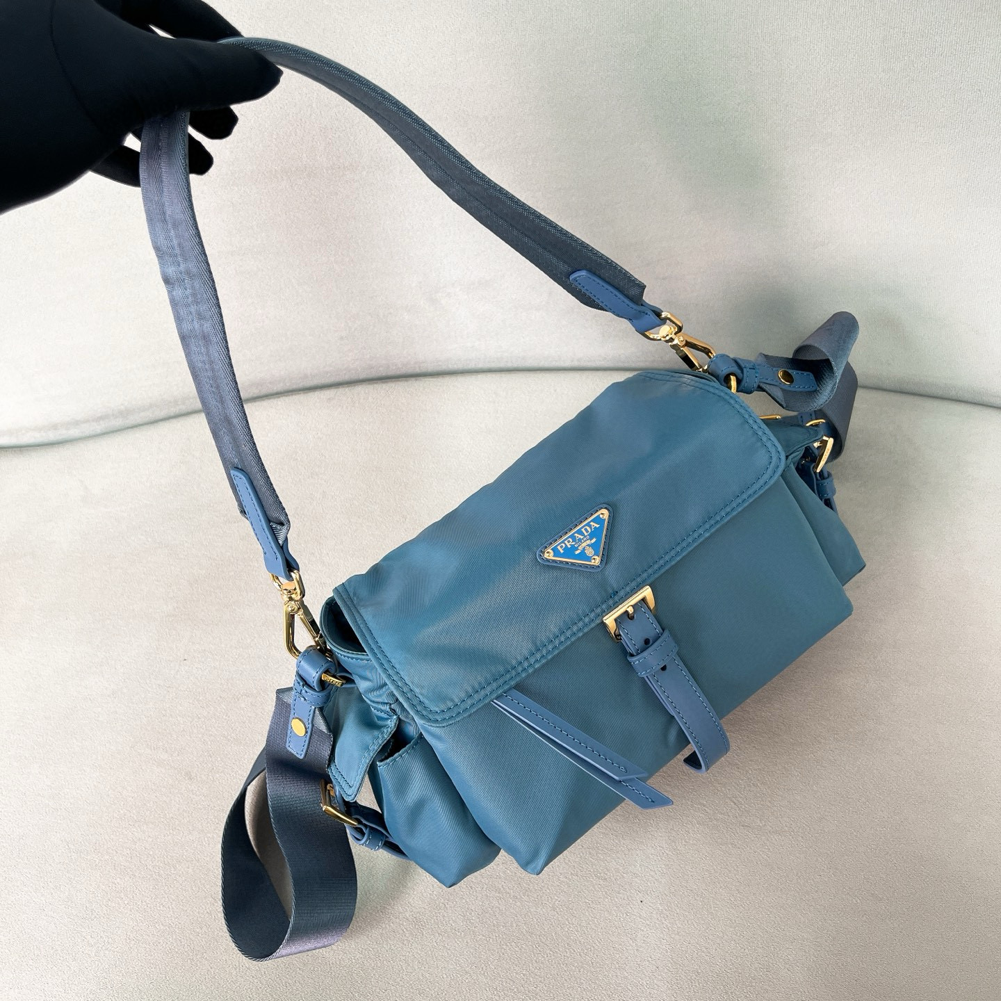 프라다 Prada 1BD394  Explore Re-Nylon 미디엄 숄더백 Aviation Blue 30cm