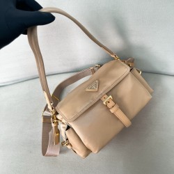 프라다 Prada 1BD394  Explore Re-Nylon 미디엄 숄더백 Camel Brown 30cm