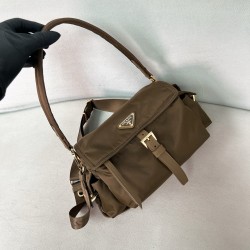 프라다 Prada 1BD394  Explore Re-Nylon 미디엄 숄더백 Coffee 30cm