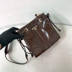 프라다 Prada 1BH229 Bonnie 가죽 미니 숄더 백 Dark Brown 19.5cm