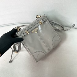 프라다 Prada 1BH229 Bonnie 가죽 미니 숄더 백 Pewter 19.5cm