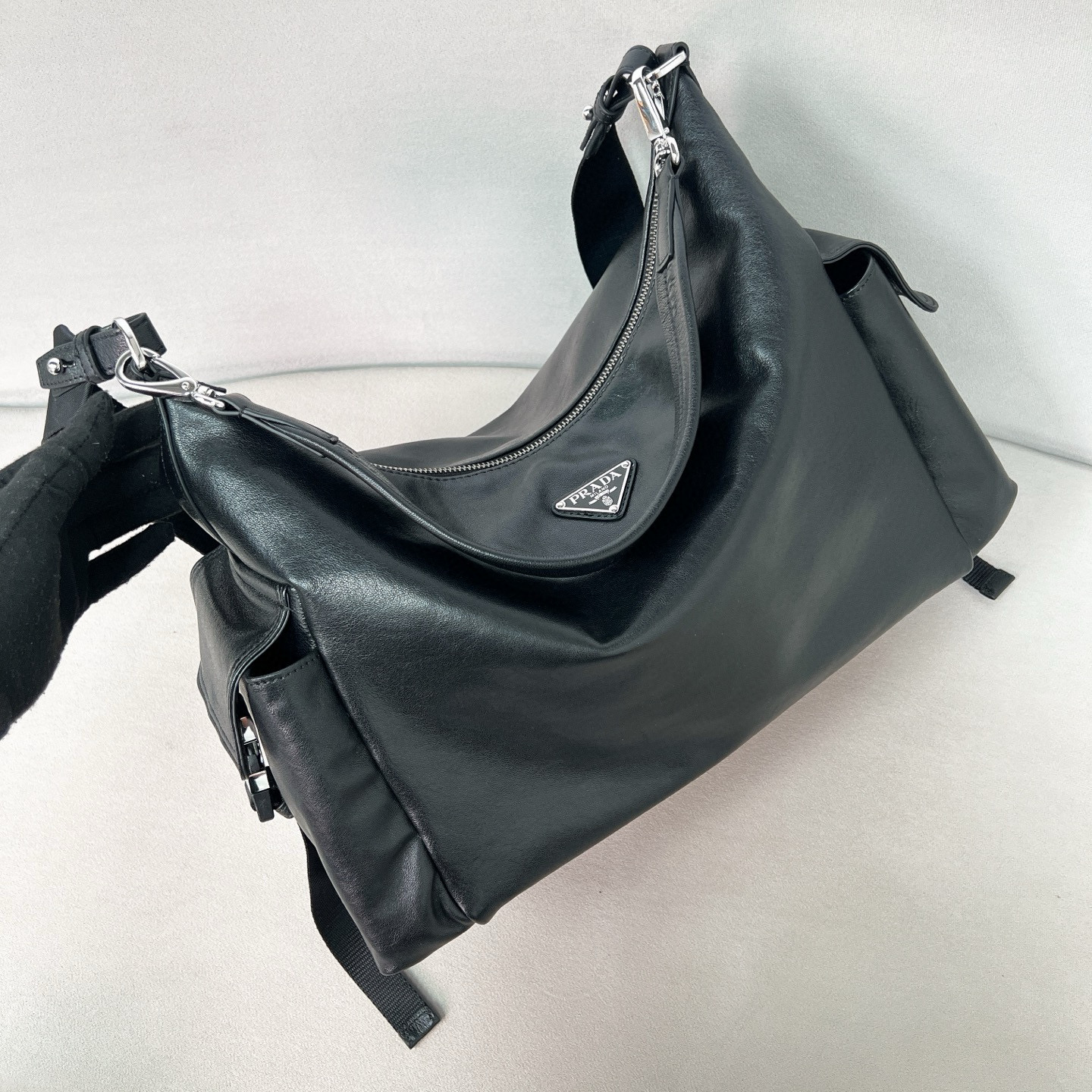 프라다 Prada 2VH204 Explore 가죽 숄더 백 Black 43cm