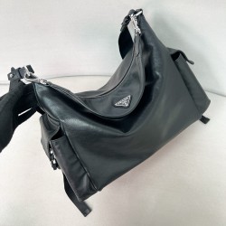 프라다 Prada 2VH204 Explore 가죽 숄더 백 Black 43cm