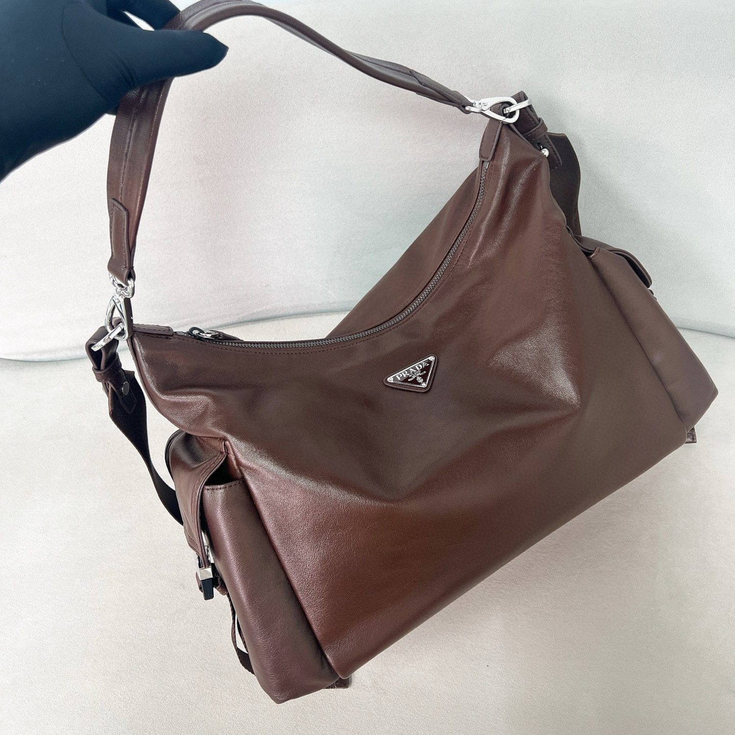 프라다 Prada 2VH204 Explore 가죽 숄더 백 Coffee 43cm