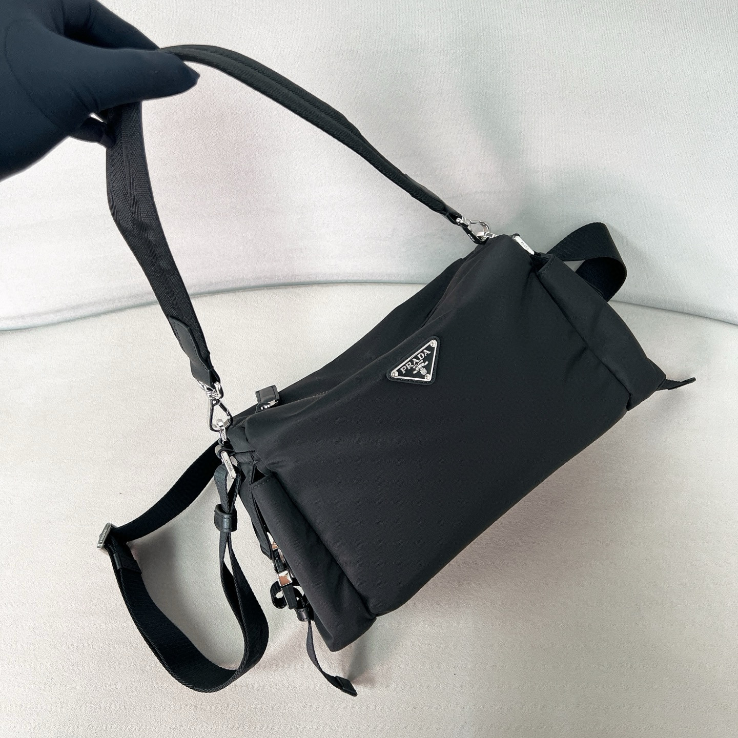 프라다 Prada 2VH206 Explore Re-Nylon 리나일론 및 가죽 백 Black 31cm
