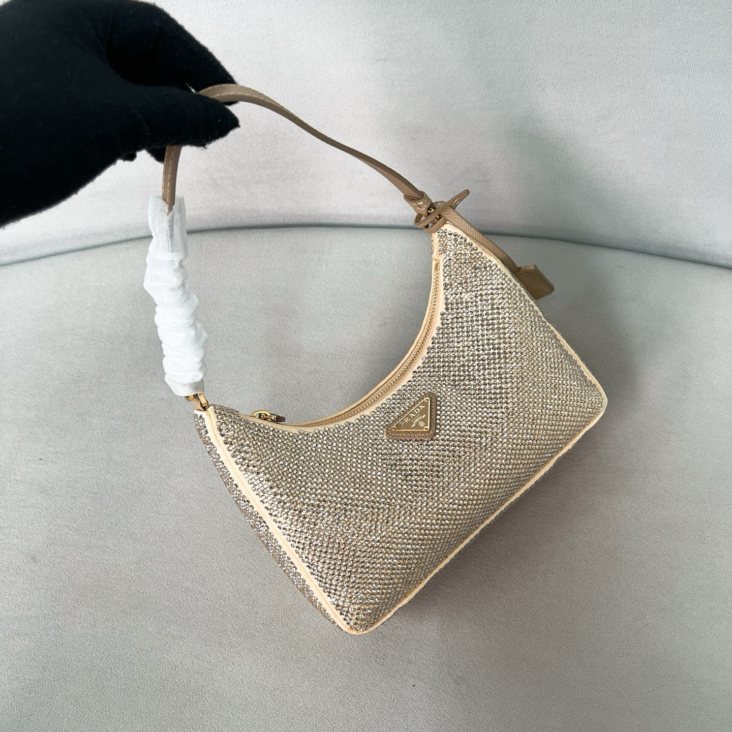 프라다 Prada 1BC204 Re-Edition 2005 크리스털 장식 새틴 미니백 Sand Beige 22cm