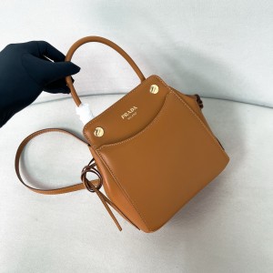 프라다 Prada 1BD496 Carry 캐리 미니 가죽 핸드백 Cognac 21cm