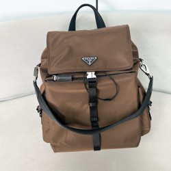 프라다 Prada 2VZ118 Explore Re-Nylon 및 가죽 백팩 Sienna 39cm