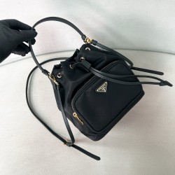 프라다 Prada 1BH038 Duet Re-Nylon 듀엣 리나일론 버킷 백 Black 22.5cm