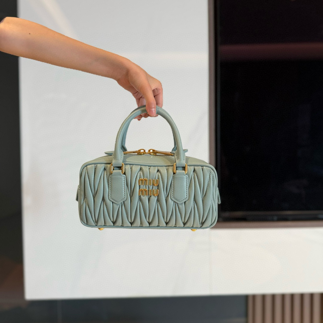미우 미우 Miu Miu 5BB142 Arcadie 마테라쎄 나파 가죽 백 Powder Blue 22cm