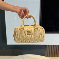 미우 미우 Miu Miu 5BB142 Arcadie 마테라쎄 나파 가죽 백 Soy Green 22cm