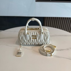 미우 미우 Miu Miu 5BB142 Arcadie 마테라쎄 나파 가죽 백 White 22cm