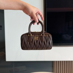 미우 미우 Miu Miu 5BP088 Arcadie 마테라쎄 나파 가죽 미니 백 Briarwood 19cm