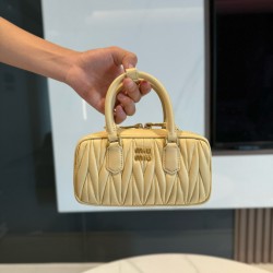 미우 미우 Miu Miu 5BP088 Arcadie 마테라쎄 나파 가죽 미니 백 Soy Green 19cm