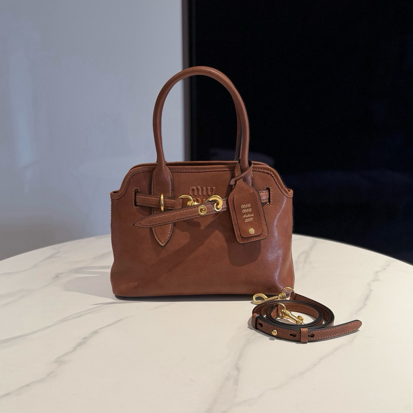 미우 미우 Miu Miu 5BA292 Aventure Nappa  나파 가죽 백 Oak 30cm
