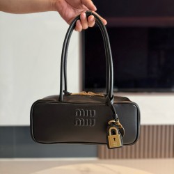 미우 미우 Miu Miu 5BB173 Beau 가죽 보 백 Black 28cm