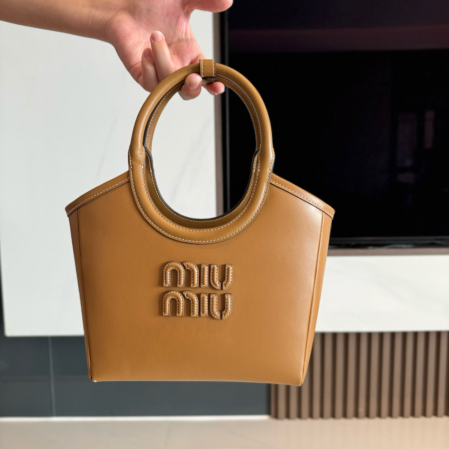 미우 미우 Miu Miu 5BB288 Ivy 가죽 백 Cognac 22cm
