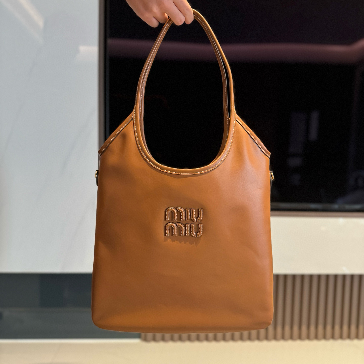 미우 미우 Miu Miu 5BG231 Ivy 가죽 백 Cognac 35cm