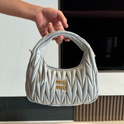 미우 미우 Miu Miu 5BC125 Wander 마테라쎄 나파 가죽 호보 백 Pearl Gray 20cm