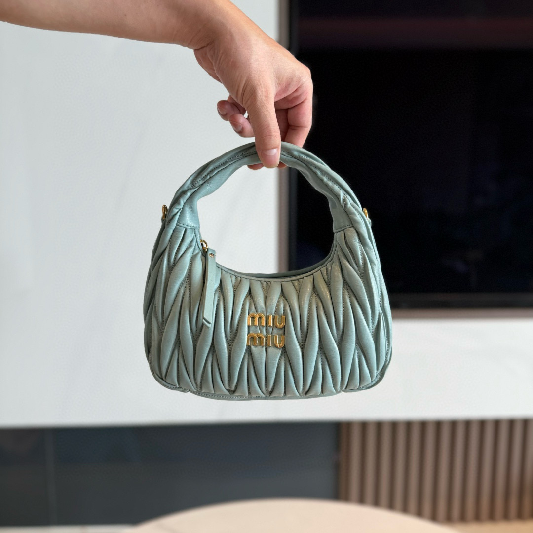 미우 미우 Miu Miu 5BC125 Wander 마테라쎄 나파 가죽 호보 백 Powder Blue 20cm