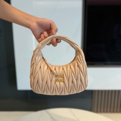 미우 미우 Miu Miu 5BC125 Wander 마테라쎄 나파 가죽 호보 백 Powder Pink 20cm