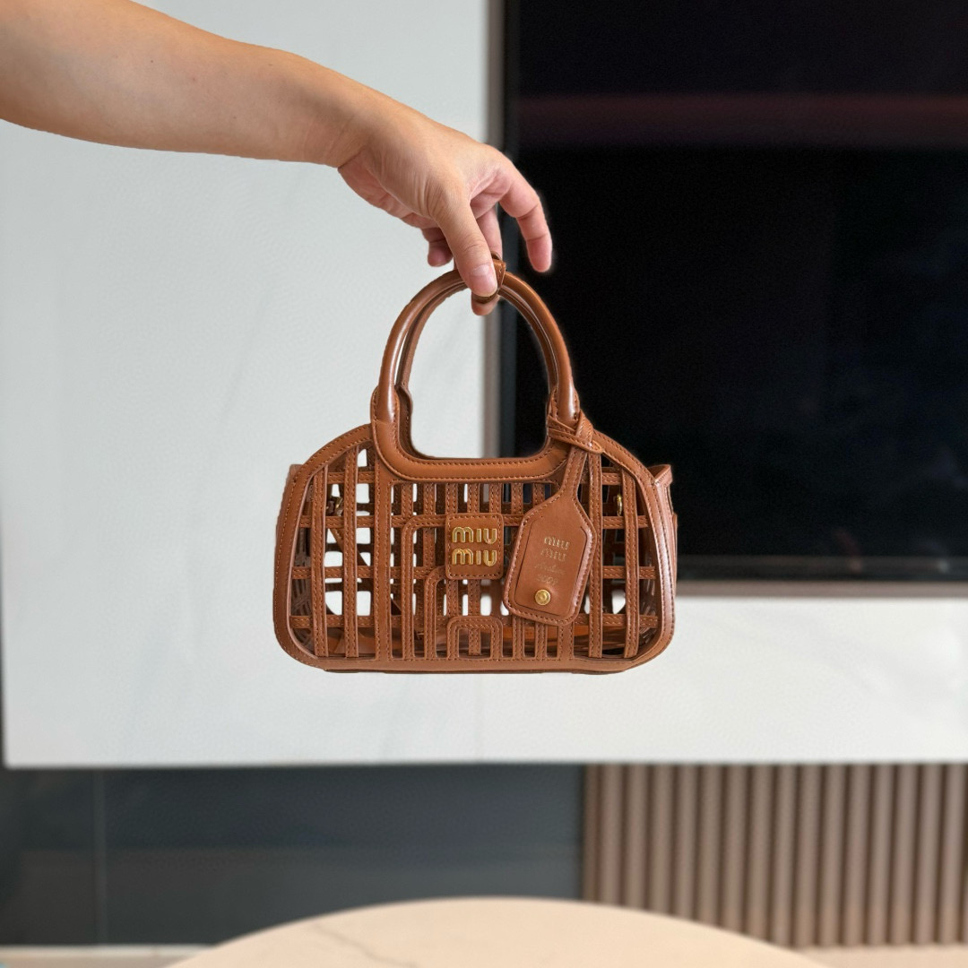 미우 미우 Miu Miu 5BA294 가죽 바스켓 Cognac 24cm