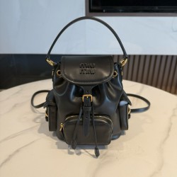 미우 미우 Miu Miu 5BZ043 가죽 백팩 Black 18cm