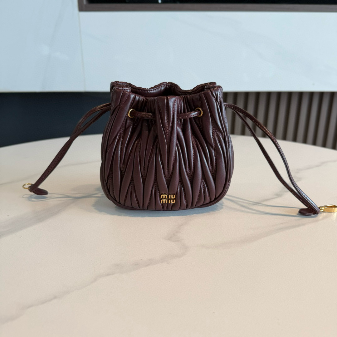 미우 미우 Miu Miu 5ND022 나파 레더 파우치 Wine red 14cm