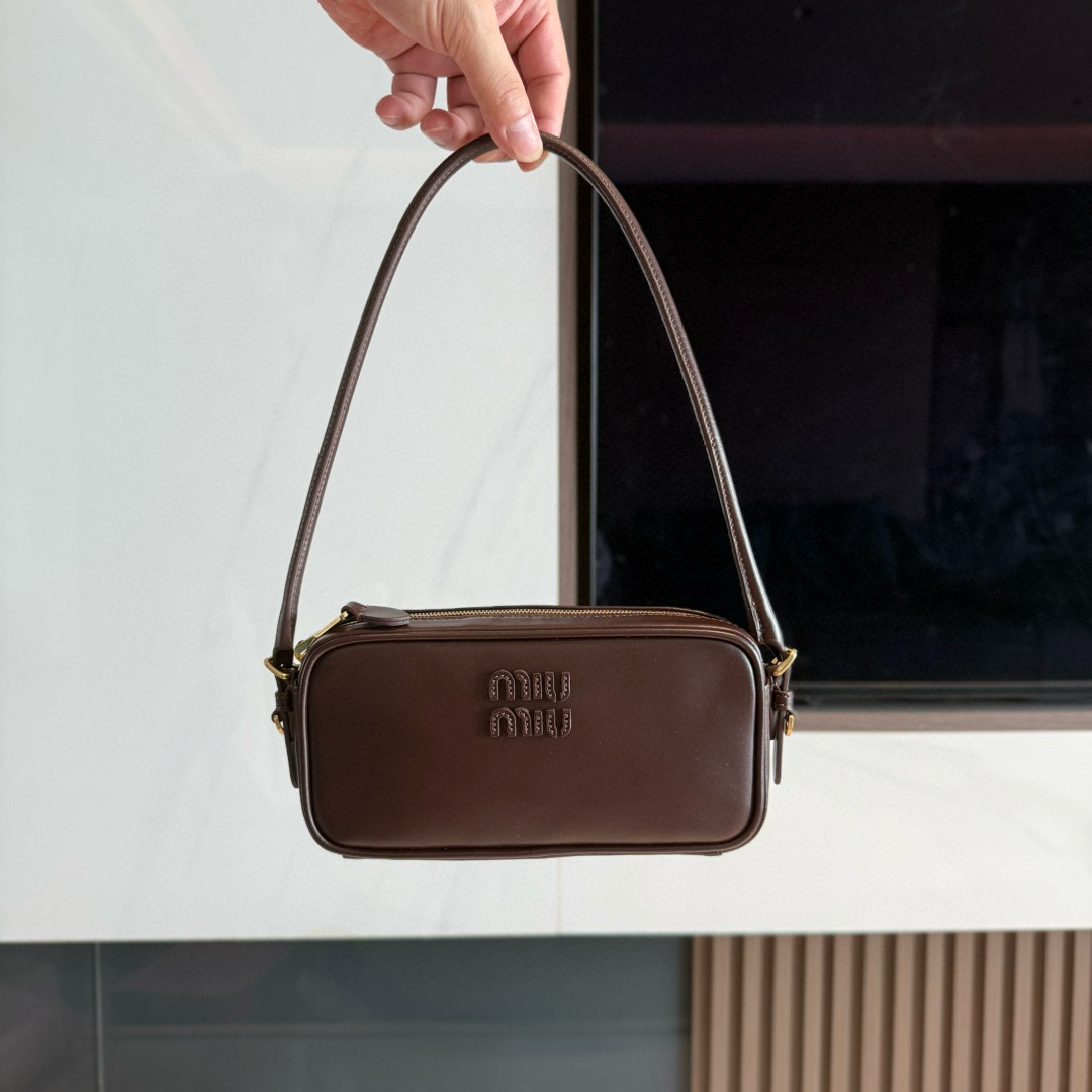 미우 미우 Miu Miu 5NE024 가죽 파우치 Briarwood 20cm