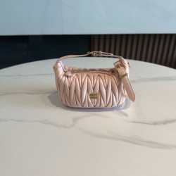 미우 미우 Miu Miu 5NE026 마테라쎄 나파 레더 파우치 Powder Pink 15cm