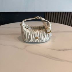 미우 미우 Miu Miu 5NE026 마테라쎄 나파 레더 파우치 White 15cm