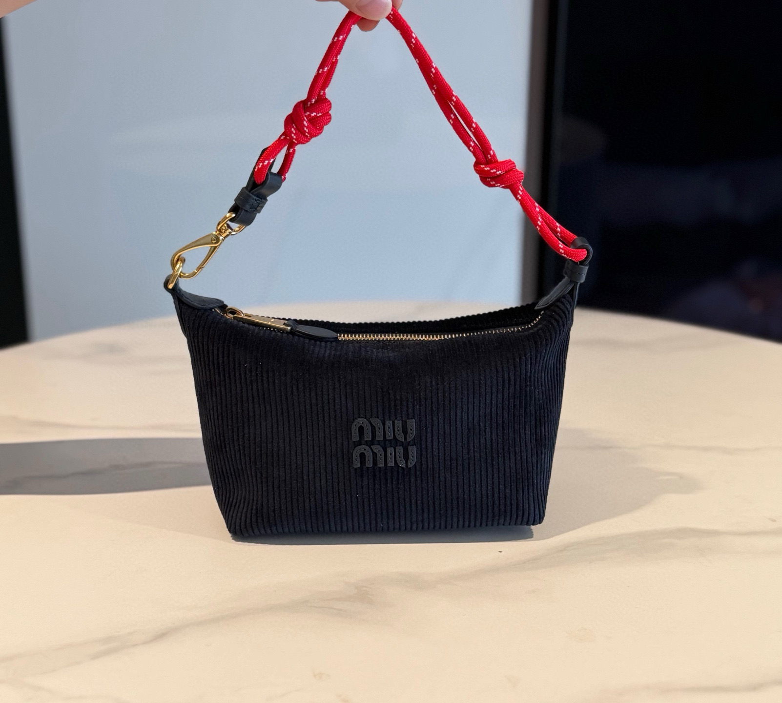 미우 미우 Miu Miu 5NE841  코듀로이 파우치 Black 19cm