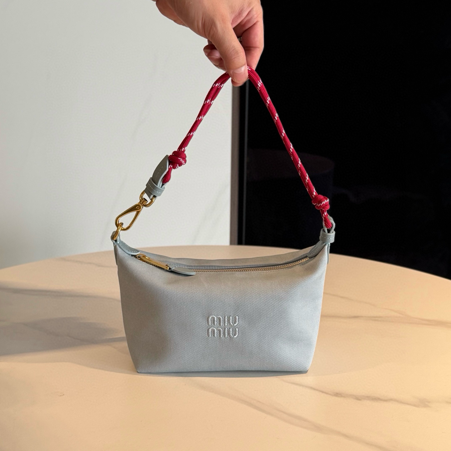 미우 미우 Miu Miu 5NE841 개버딘 파우치 Astral Blue and Amaranth 19cm