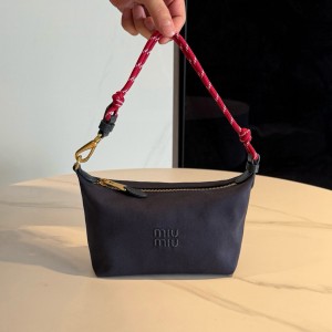 미우 미우 Miu Miu 5NE841 개버딘 파우치 Black 19cm