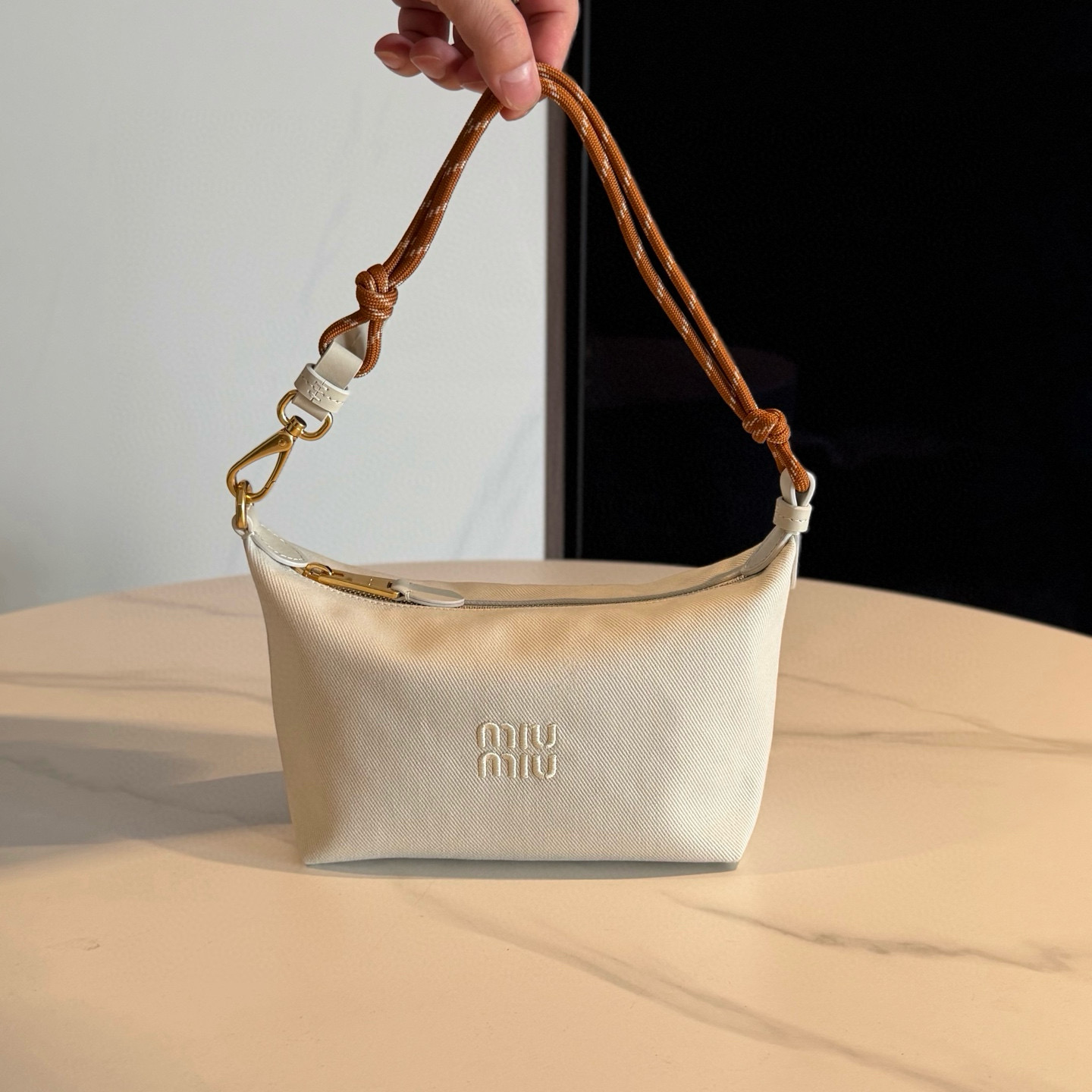 미우 미우 Miu Miu 5NE841 개버딘 파우치 Plaster White and Chalk White 19cm