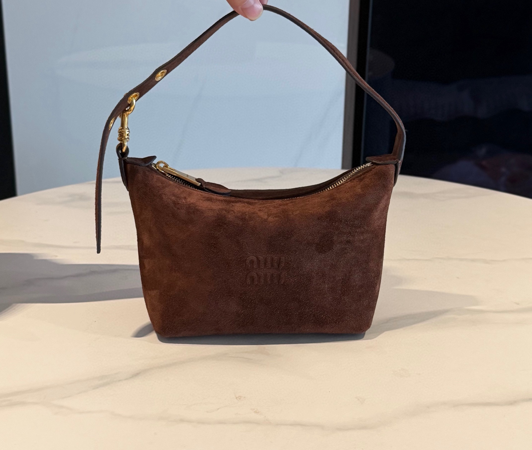 미우 미우 Miu Miu 5NE841스웨이드 파우치 Dark Brown 19cm
