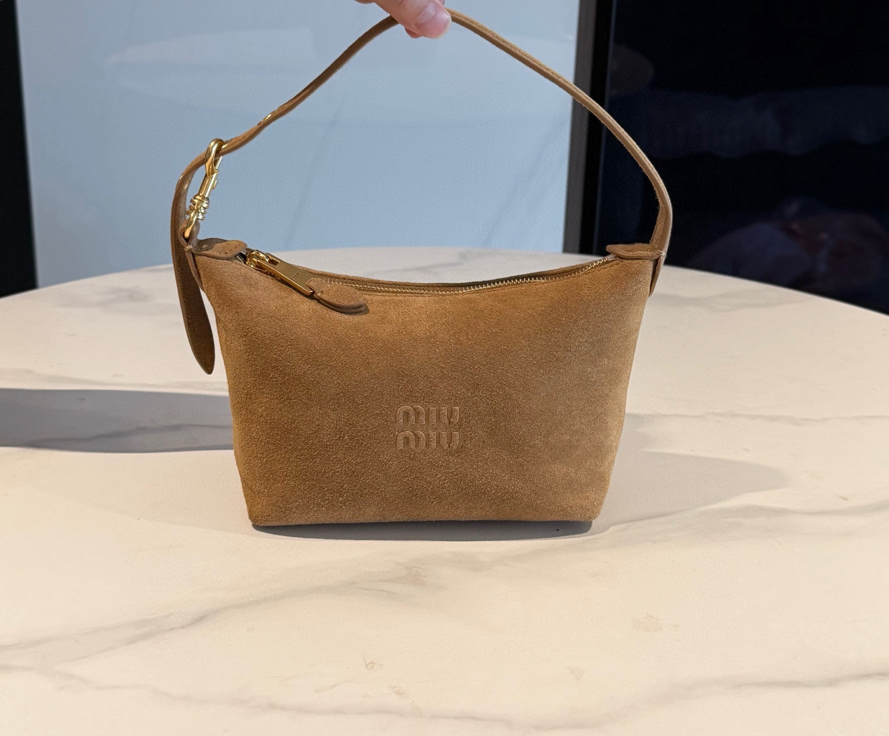 미우 미우 Miu Miu 5NE841스웨이드 파우치 Olive Green 19cm