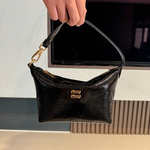 미우 미우 Miu Miu 5NE841 Naplak Patent Leather Pouch Black 18cm