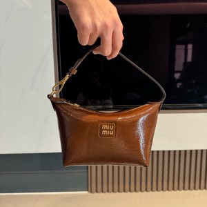 미우 미우 Miu Miu 5NE841 Naplak Patent Leather Pouch Palisander 18cm