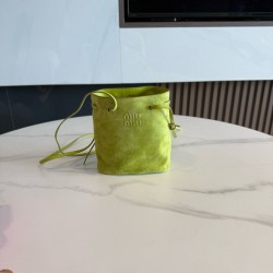 미우 미우 Miu Miu 5NF460 스웨이드 파우치 green 14cm