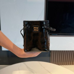 미우 미우 Miu Miu 5NF460 Naplak Patent Leather Pouch Black 14cm