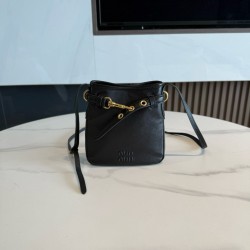 미우 미우 Miu Miu 5NR461 나파 가죽 파우치 Black 17cm