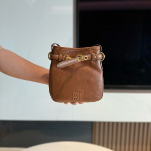 미우 미우 Miu Miu 5NR461 나파 가죽 파우치 Oak 17cm
